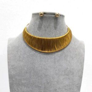 Yellow Metal Wire Choker with Stud Earrings